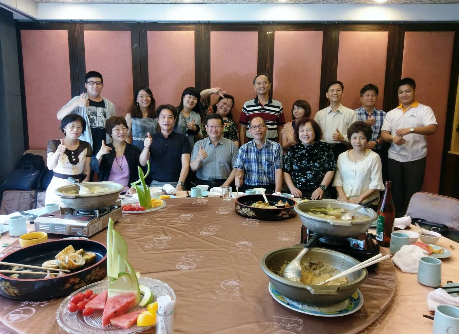 106年--與客座教授餐敘合影 第1張