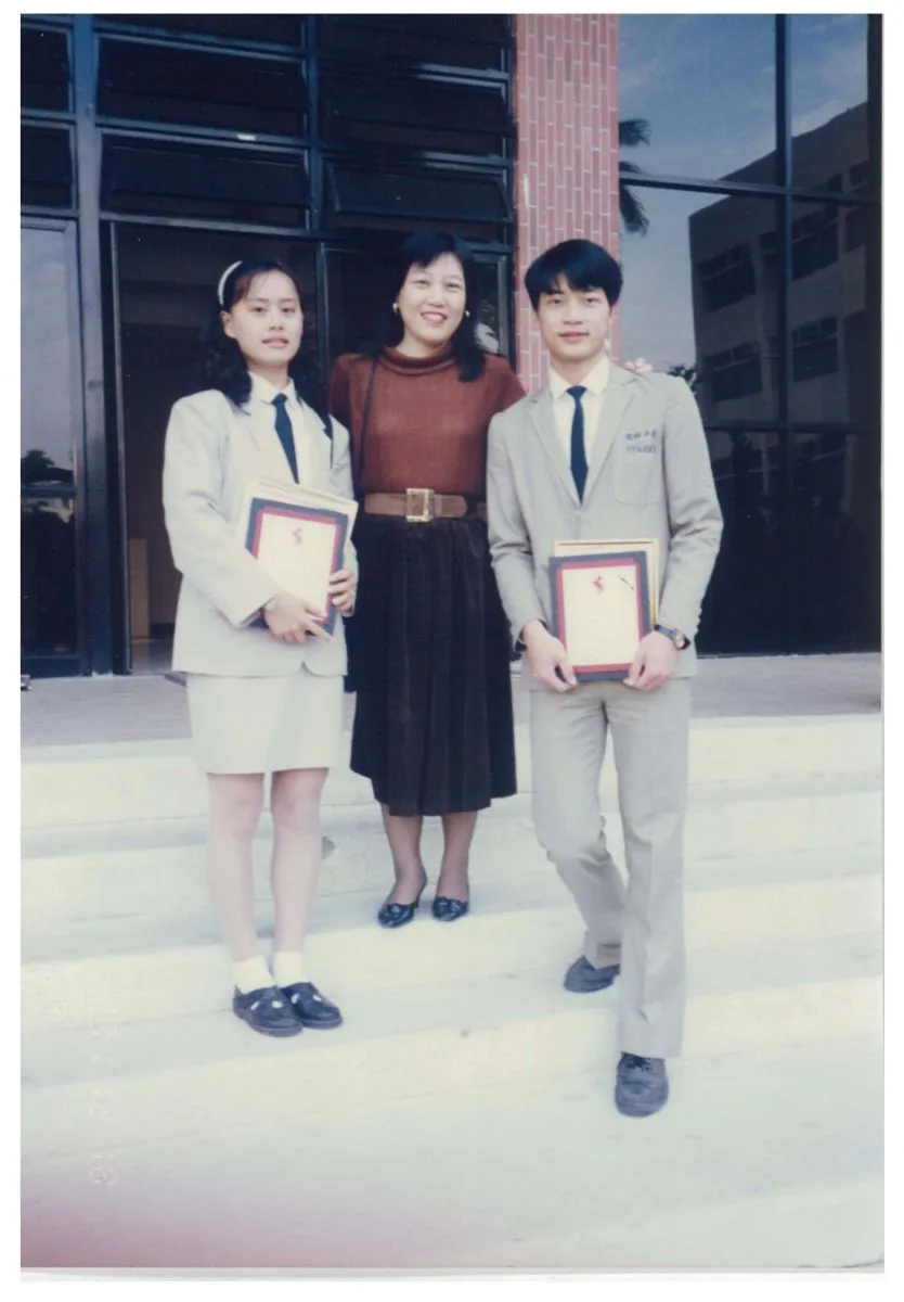 80年--與學生合影 第1張